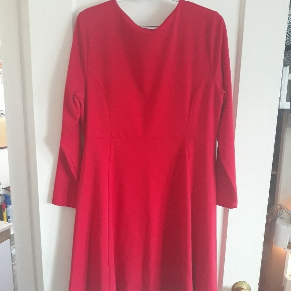 Red fitted swing dress - Picture 3 of 5